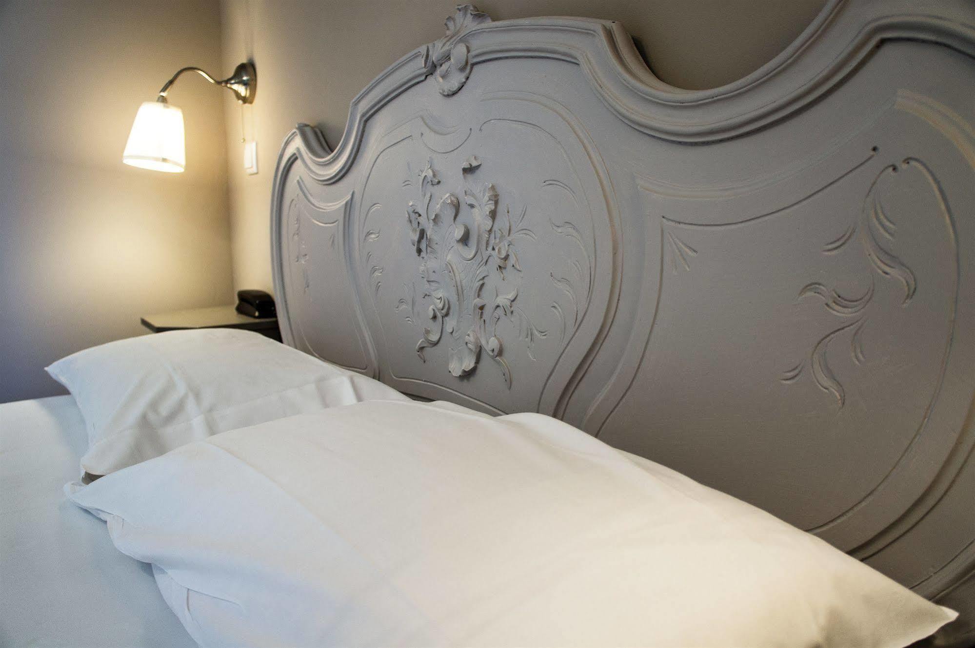 Hotel De France - Hotel De Charme En Provence Сен-Максимен-ла-Сент-Бом Экстерьер фото