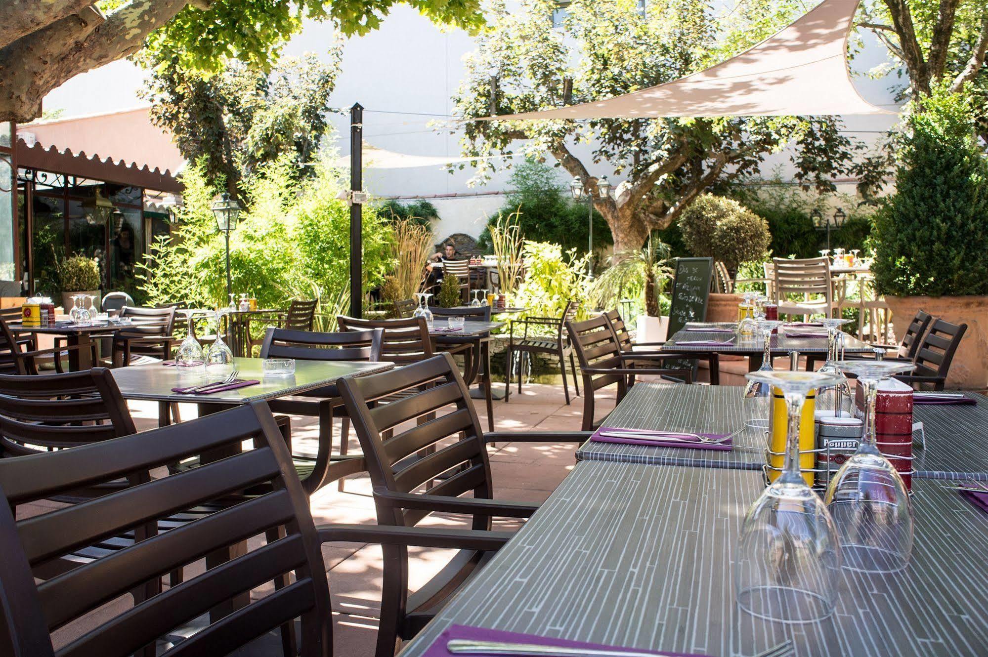 Hotel De France - Hotel De Charme En Provence Сен-Максимен-ла-Сент-Бом Экстерьер фото